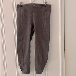 ALO Yoga Gray Capri Leggings w Ruching (S)